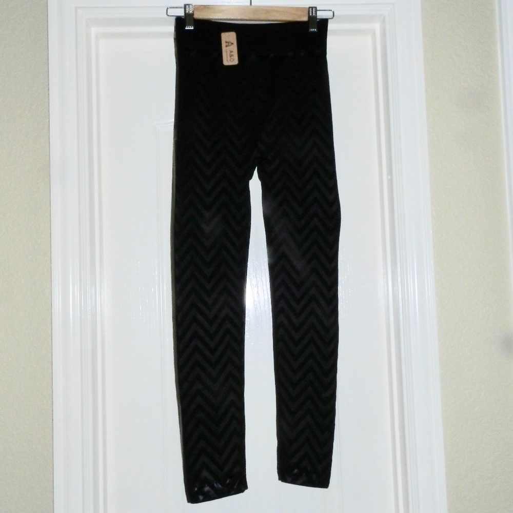 A & O Intl Leggings Chevron Black on Black Small